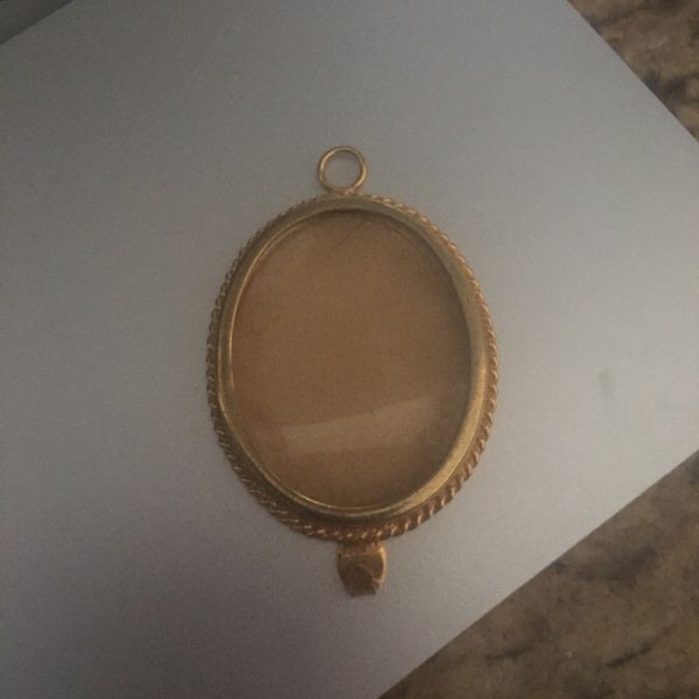Gold Italy Vintage Pendant Which Holds Photo